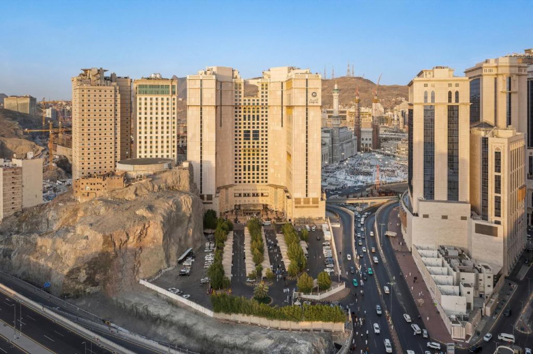 Anjum Makkah Hotel and the Holy Mosque from above